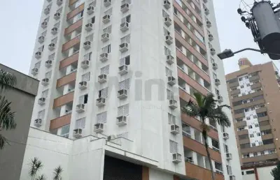 Apartamento 2 dormitórios, sacada com churrasqueira, centro criciúma-sc