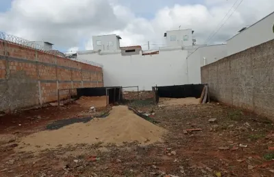 Terreno à venda no Parque das Laranjeiras, Uberlândia 