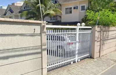 Casa em condomínio fechado com 4 quartos à venda na avenida miguel antônio fernandes, recreio dos bandeirantes, rio de janeiro por r$ 980.000