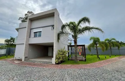 Sobrado condomínio fechado em região nobre zona norte