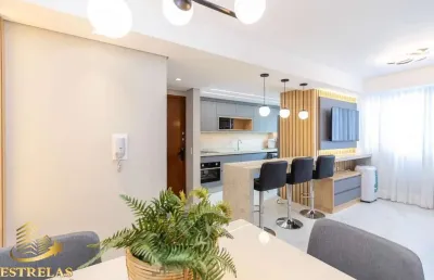 Vende apto todo reformado, 2 quartos (1 suíte com closet), 1 vaga, água verde
