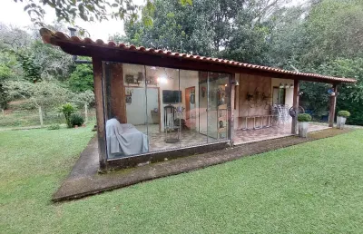 Aconchegante chácara, em amparo, barra mansa-rj com 6.000 m2, 2 casas mobiliadas, piscina, sauna e campo de futebol