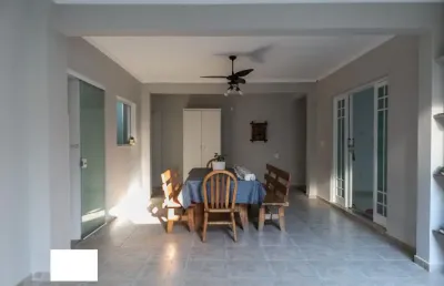 Sobrado com 5 dormitórios e 2 suítes. ponta da praia. santos