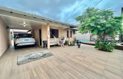 Excelente casa à venda localizada no bairro zona norte em capão da canoa!