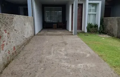 Excelente casa geminada localizada no bairro guarani em capão da canoa
