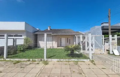 Linda casa com ótimo espaço no bairro santo antonio