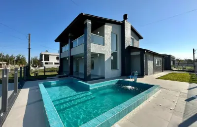 Magnífica casa de esquina com piscina e vista para o mar