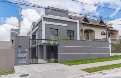 <p>sobrado 4 dormitórios uma suite 2 vagas de garagem tingui/santa candida</p>