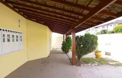 Casa com 3 quartos à venda na avenida santos dumont, 1, estrada do coco, lauro de freitas por r$ 895.000