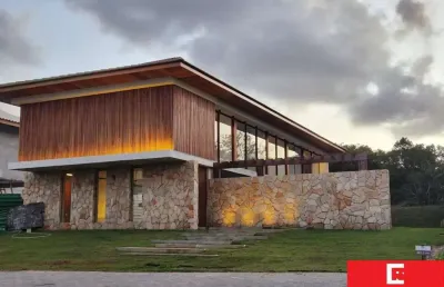 Casa com 6 quartos para alugar na praia do forte, praia do forte, mata de são joão por r$ 15.000 por dia
