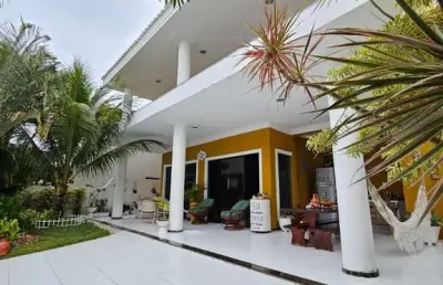 Casa com 5 quartos à venda na rua pataro machado, centro, lauro de freitas por r$ 1.500.000