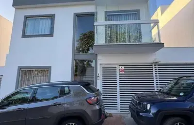 Casa com 3 quartos à venda na rua marta maria de jesus, miragem, lauro de freitas por r$ 799.000