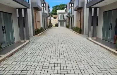 Casa com 4 quartos à venda na praça santo amaro de ipitanga, ipitanga, lauro de freitas por r$ 699.000