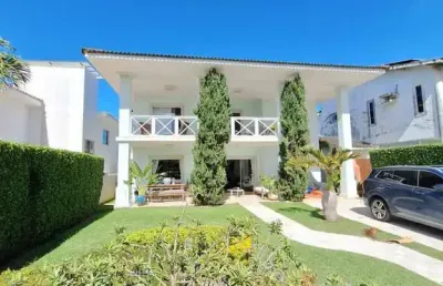 Casa com 4 quartos à venda na rua francisco das mercês, buraquinho, lauro de freitas por r$ 1.350.000