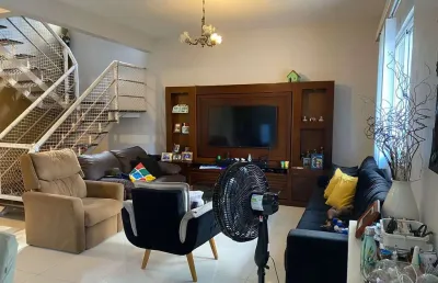 Casa à venda na rua ulisses de oliveira madruga, itaipu, niterói - rj