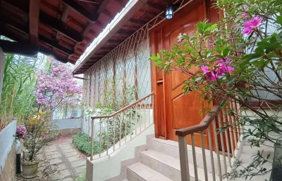 Casa à venda na rua olegário bernardes, várzea, teresópolis - rj