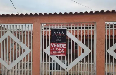 Casa com 3/4 no bairro tijucal próximo a avenida espigão
