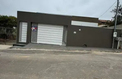 Casa reformada,03 dormitórios sendo 01 suíte, 02 garagem por r$480.000,00