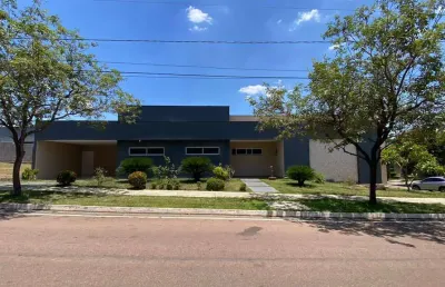 Casa térrea no condomínio belvedere 1 - 3 suítes, área gourmet e piscina