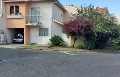 Lindo sbrado em condomínio fechado, com conforrto e segurança que sua família merecem, próximo a mercados, farmácias e shopping, agende uma visita e venha se encantar com este  imóvel.