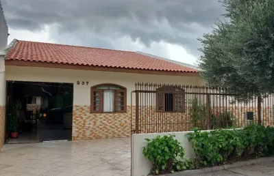 Linda casa no bairro uberaba em curitiba,  agende uma visita e venha se encantar com este imóvel.