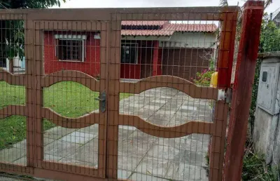 Casa alv 02 d e 02 bh, pátio, chur e garagem em tramandai-rs.