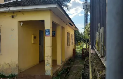 Terreno 300m2 e casa antiga precisando reformas px a puc na bento goçalves.