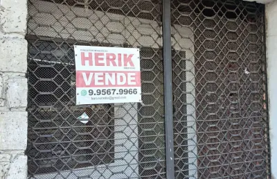 Loja comercial de frente, na assis brasil esq 25 de julho poa.