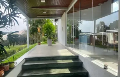 Casa à venda, localizada no condomínio estância oropó em mogi das cruzes.