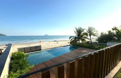 Casa de frente ao mar em condomínio de alto padrão em juquehy, litoral norte de são paulo.