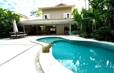 Casa em condomínio com conceito de clube na praia da baleia, em são sebastião.