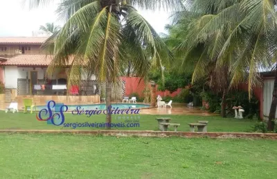 Ampla casa com 5 suítes, piscina e deck com churrasqueira no porto das dunas.