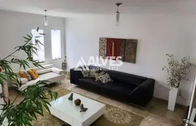 Casa com 3 quartos sendo 1 suíte mobiliada (porteira fechada)