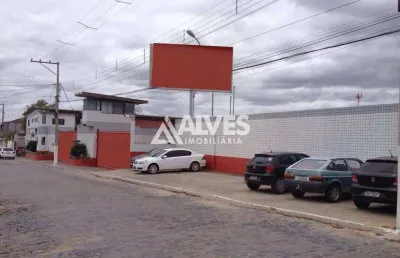Galpão com 4.353 m2 de área total e 2.000 m2 de área construída
