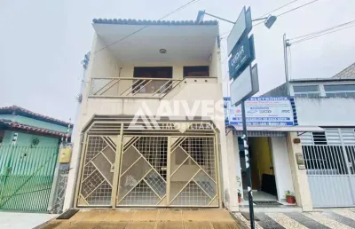 Casa com 3 quartos sendo 1 suíte  na região da av. maria quitéria