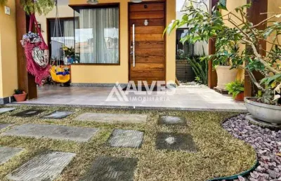 Casa com 3 quartos sendo 1 suíe e área gourmet completa