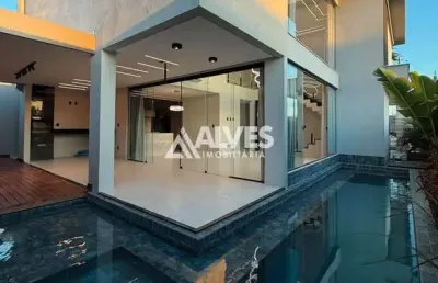 Casa de alto padrão com  4 suítes piscina e área goumet