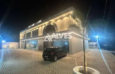 Prédio com lojas comerciais na região da av. fraga maia