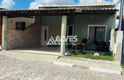 Casa com 2 quartos sendo 1 suíte em condomínio na região da av. fraga maia