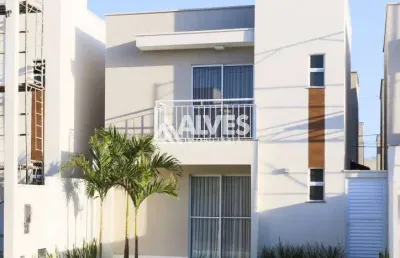 Casa com 3 quartos sendo 1 suíte closet  área gourmet e energia solar
