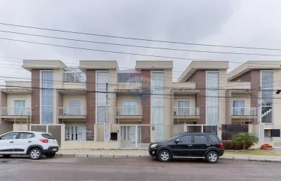 Seu novo lar é a definição do requinte e da beleza em cada detalhe deste sobrado triplex mobiliado no pinheirinho