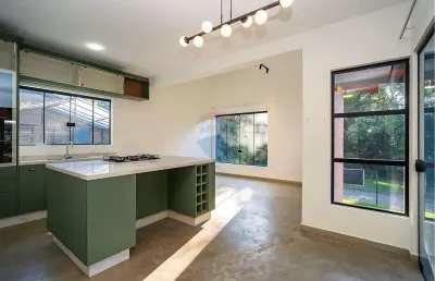 Casa  para locação dentro de condomínio resort em piraquara.
