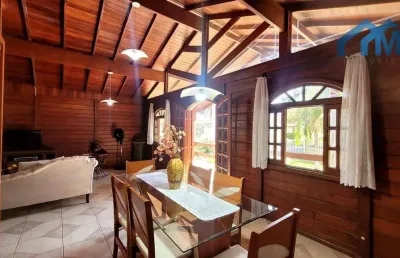 Casa espaçosa e completa em condomínio fechado – lazer e conforto para sua família!