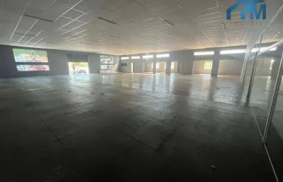 Barracão, 800 m² na vila nova em itu em local com muito movimento de pedestre e veículos, com acesso fácil e estacionamento próprio