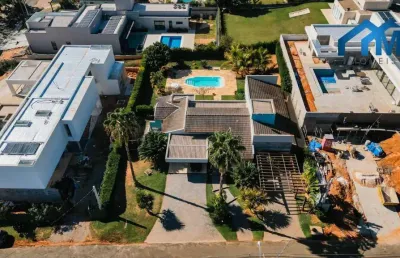Casa térrea com projeto inteligente e espaço gourmet com vista para a piscina