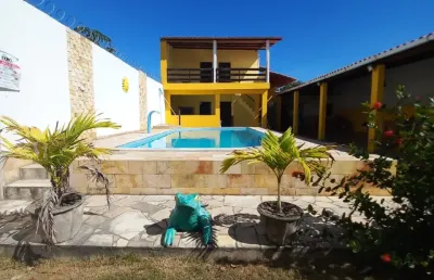 Casa no povoado de pedras, com 04 quartos, piscina e salão de festas, venha conhecer!!