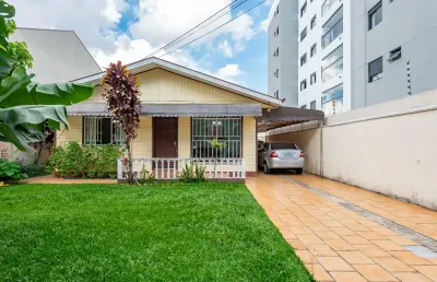 Casa de 4 quartos em excelente localização com  terreno no portão