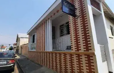 Oportunidade imperdível para aquisição de casa no centro de pouso alegre -mg, com 3 dormitórios, de 300 m² por apenas r$ 600.000