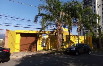 Casa comercial para locação em jundiaí-sp de 338m², excelente localização, com 4 salas, 2 escritórios, 1 ateliê/estúdio, 2 quartos, 1 suíte, piscina!