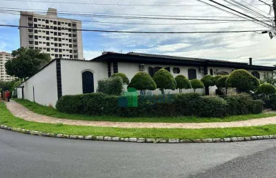 Casa comercial com terreno de 1.705m² e 900m² aproximadamente de área útil localizado na zona sul.
